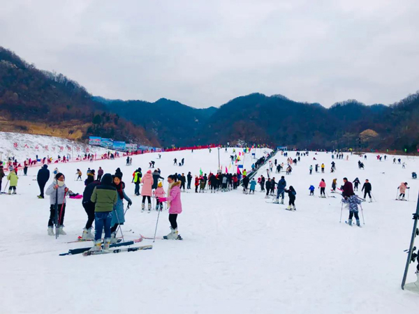 猿人山滑雪场送你一份史上全儿童滑雪指南，请接收！